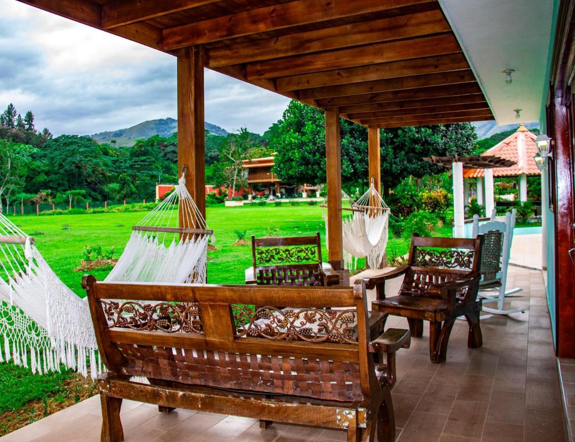 Deluxe Suites Guacamayos - Eco-Lodge & Swimming Pool Bonao Exterior foto